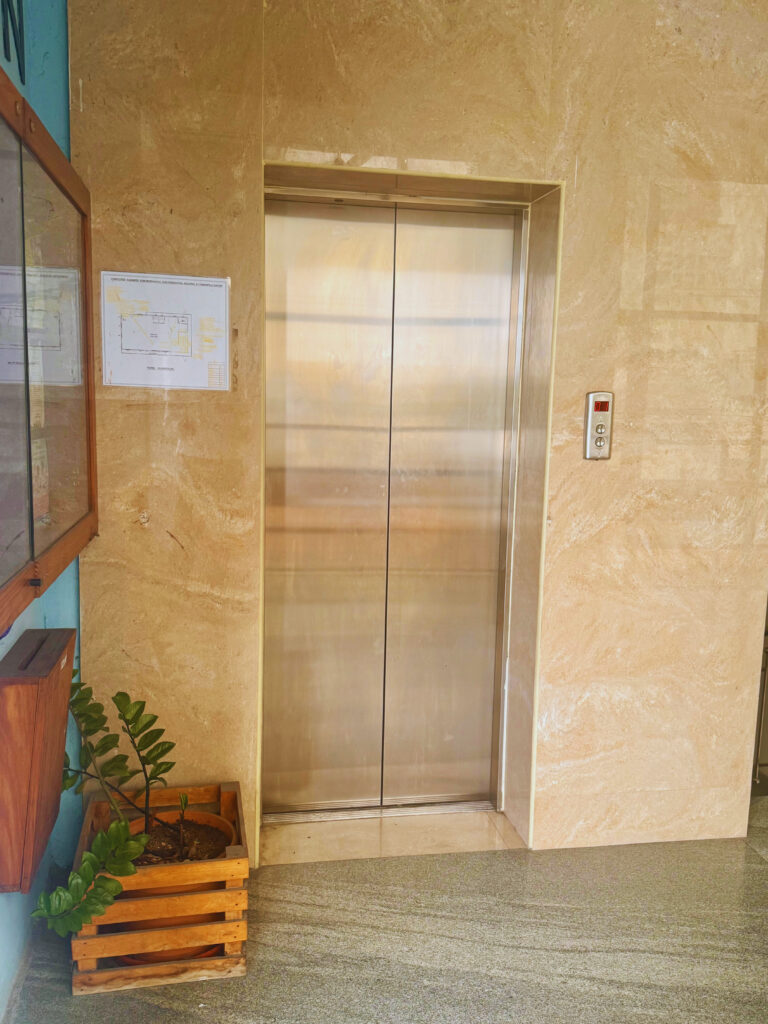 panampilly-nagar-centre-lift-entrance